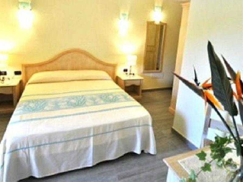 Hotel Su Giganti Villasimius Exterior photo