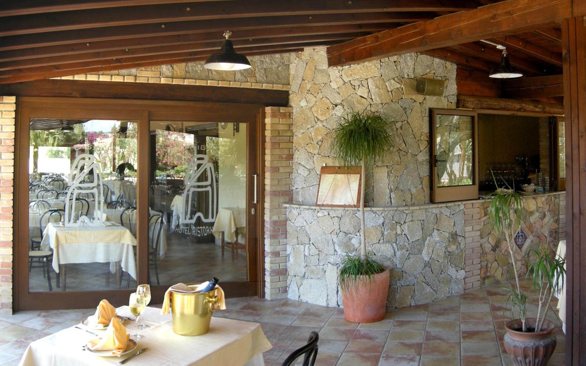 Hotel Su Giganti Villasimius Exterior photo