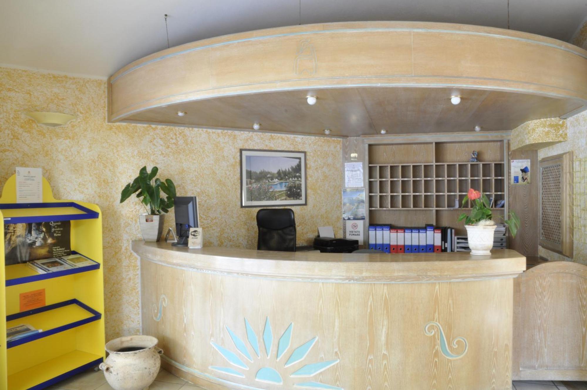 Hotel Su Giganti Villasimius Exterior photo