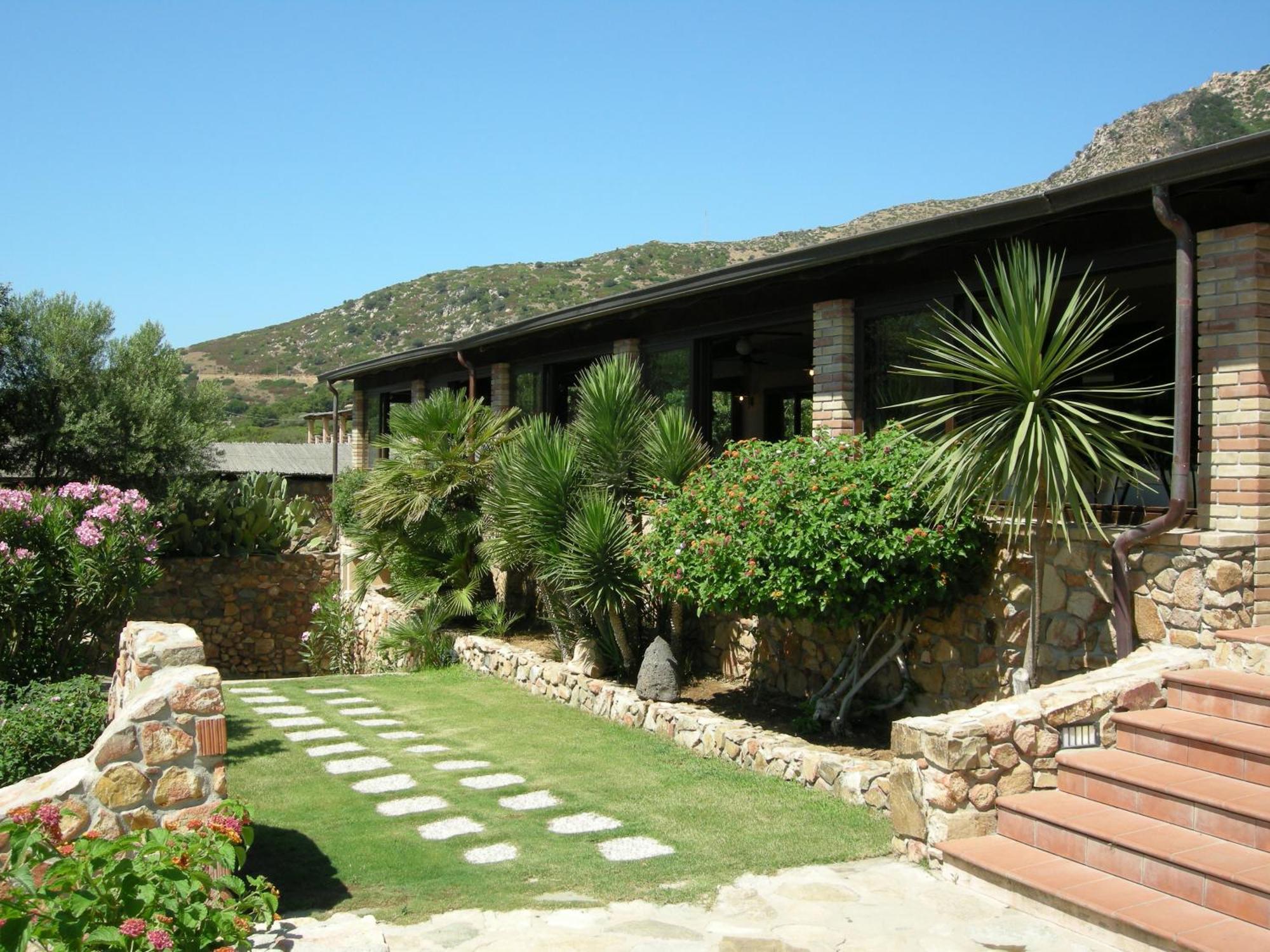 Hotel Su Giganti Villasimius Exterior photo