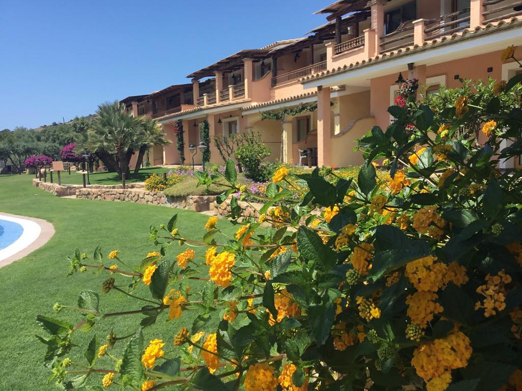 Hotel Su Giganti Villasimius Exterior photo
